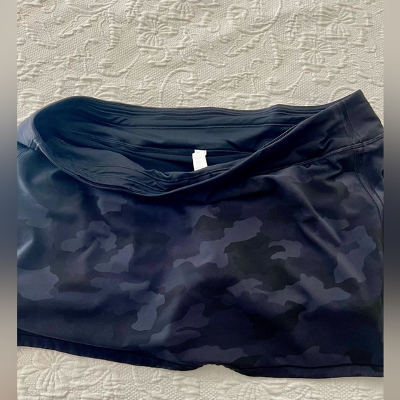 Lululemon Pace Rival Mid-Rise Skirt - Colour: Camo Deep Coal Multi/Black - Picture 3 of 7